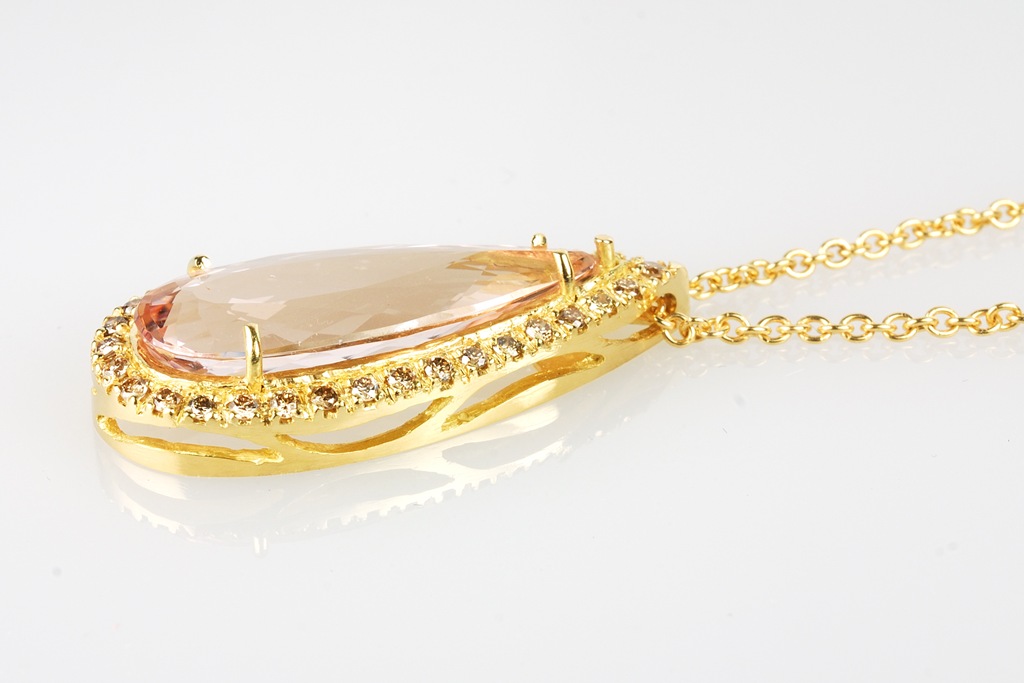 [morganite champagne diamond pendant sideview[4].jpg]