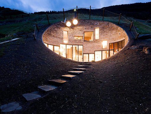 環境に配慮し尽くすと、人は地下に住む(Holiday Villa in Vals)