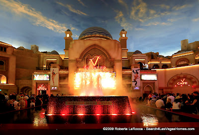 Fountain at Miracle Mile - Planet Hollywood - Click for Larger Image