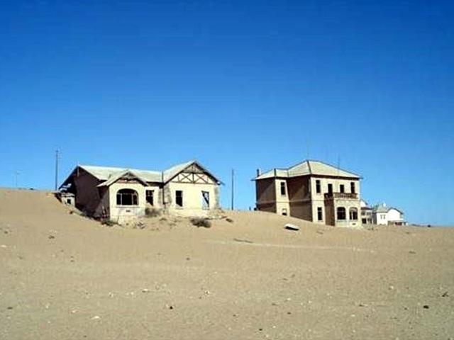 [weird_houses_11[3].jpg]