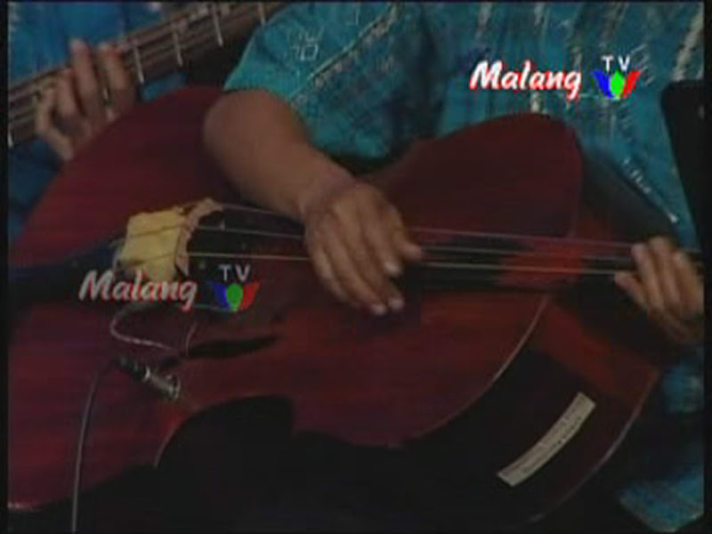 Alat Musik Keroncong Selo-Cello