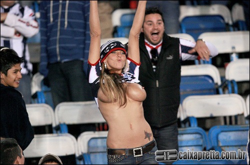 [topless_soccer_fan_071[3].jpg]