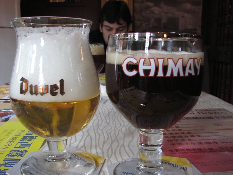 Verres Duvel et Chimay. Verres Duvel et Chimay.