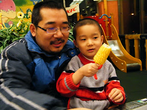 contented dad&son. 满足的父子：朱子卓和朱楚甲。