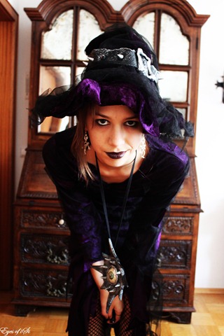 [Eyes-of-iSi-Halloween-Outfit-Hut[5].jpg]