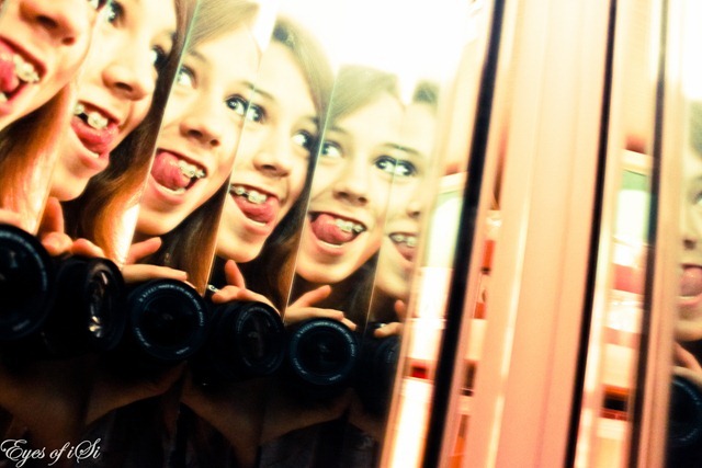 Eyes-of-iSi-Grinsen-Spiegelung