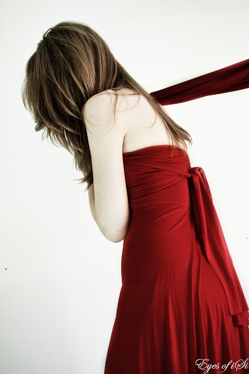 Eyes-of-iSi-Schal-Rotes-Kleid