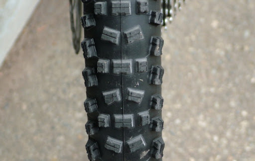 Rear tire tread
