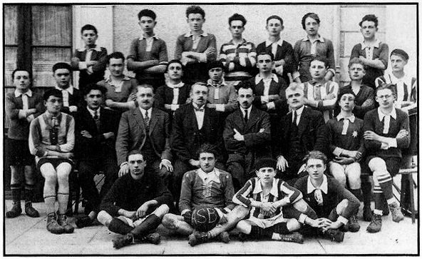 [une_equipe_de_football_en_1927[3].jpg]
