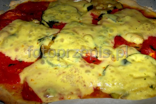 Pizza z grillowaną cukinią i pomidorami kuchnia wloska kuchnia europejska przepis foto Pizza z grillowaną cukinią i pomidorami kuchnia wloska kuchnia europejska przepis foto