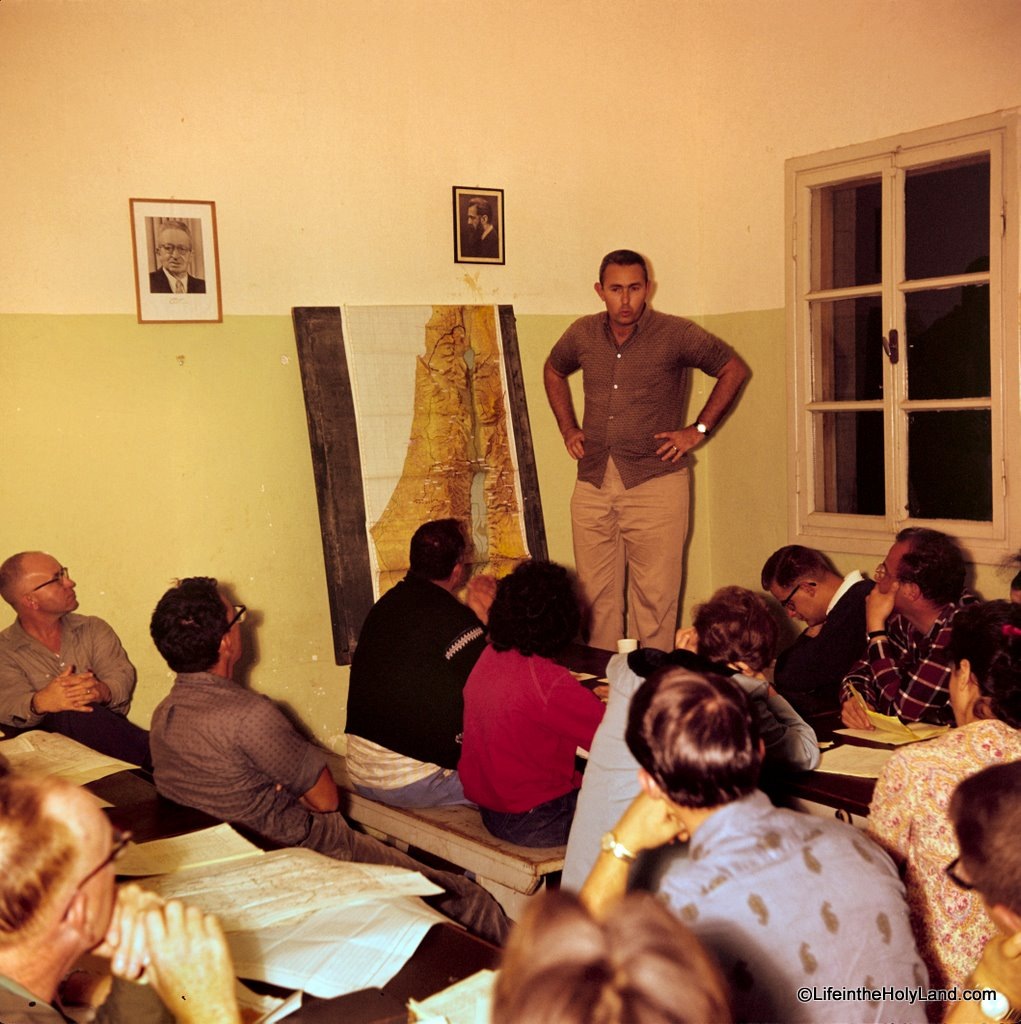 [Anson Rainey lecturing at Achziv to Baptist group, db6311161103[5].jpg]