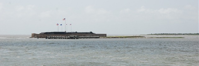 [2010-07-17 Fort Sumter 066[3].jpg]