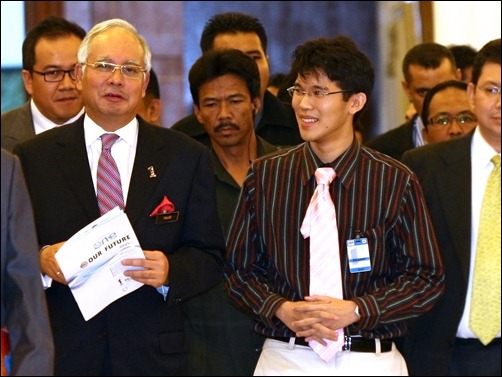 PM of Malaysia with the Report
