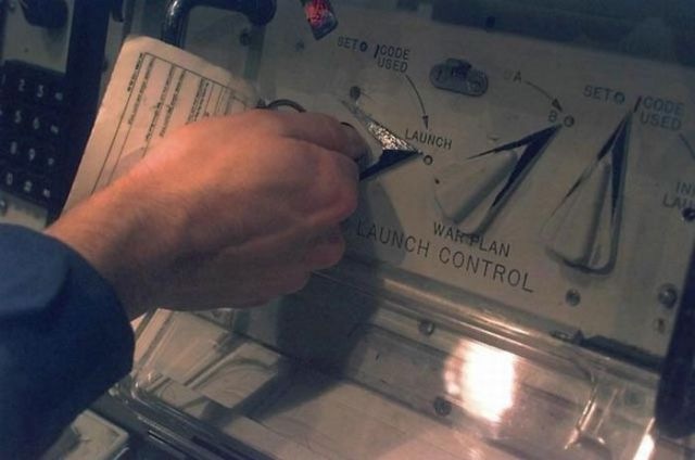 [nuclear_missile_silo_640_41[2].jpg]