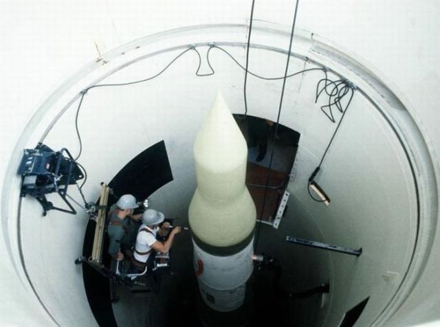 [nuclear_missile_silo_640_38[2].jpg]