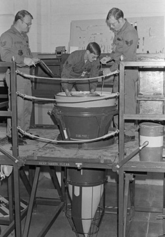 [nuclear_missile_silo_640_39[3].jpg]