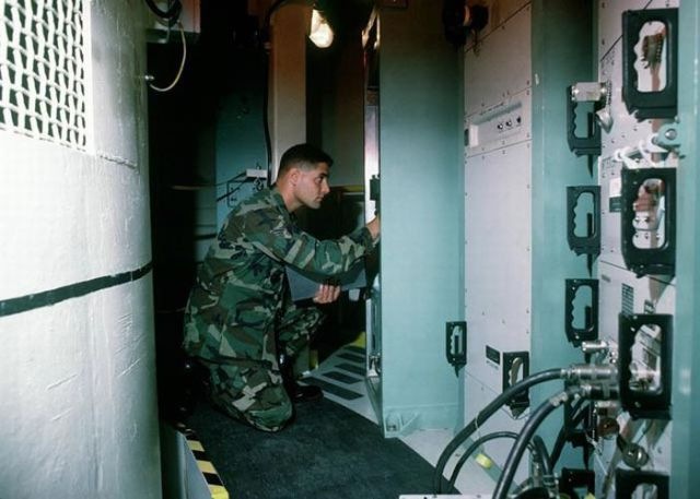 [nuclear_missile_silo_640_19[2].jpg]