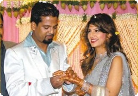 http://lh6.ggpht.com/_xFP6s39OUYY/S2F3os-GhHI/AAAAAAAAbIk/6ObSE2T-NV8/rambha_engagement_photo_thumb%5B12%5D.jpg