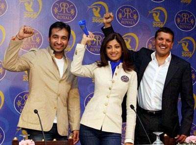 [rajastan-royals-team-owners-Shilpa Shetty and husband Raj Kundra[3].jpg]