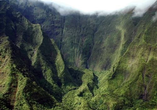 [Mount-Waialeale-cloud-try-touch-mountain[3].jpg]