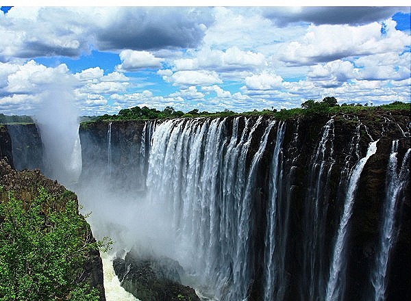 [The Victoria Falls, Zimbabwe[4].jpg]