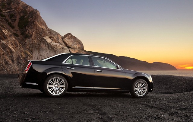 [Chrysler-300_2011_1600x1200_wallpaper_0d[5].jpg]