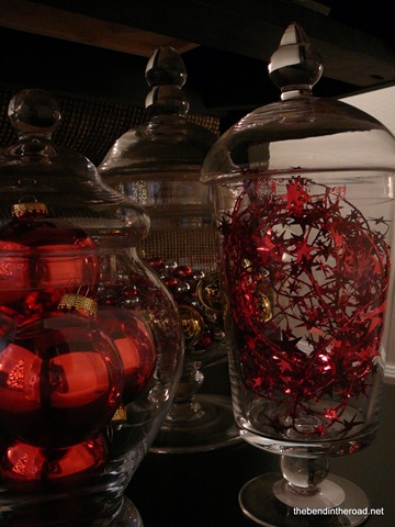 [details on the Christmas jars - a leftover bell garland and a  foil garland and leftover red ornaments[5].jpg]