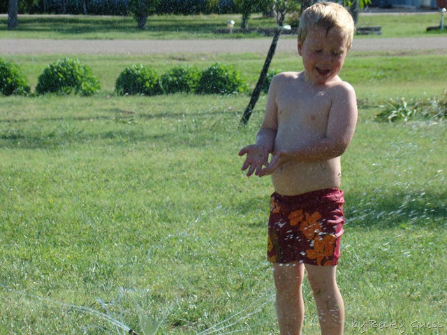 [05-20-10 Zane in sprinkler 05[2].jpg]