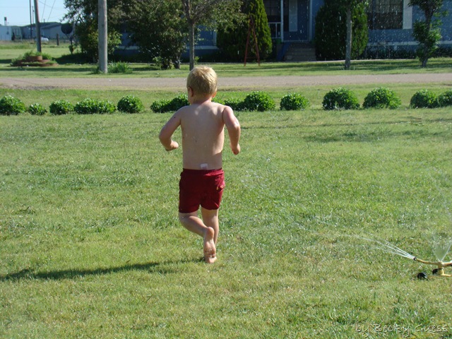 [05-20-10 Zane in sprinkler 11[2].jpg]