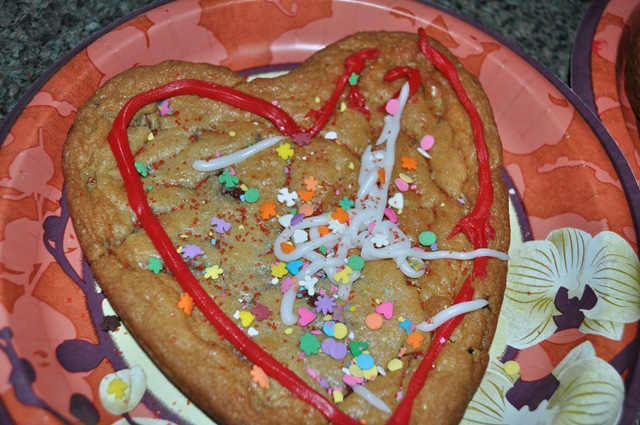 [02-14-11 Valentine cookies 10[2].jpg]