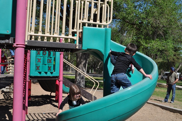 [04-28-11 Zoo 095[2].jpg]