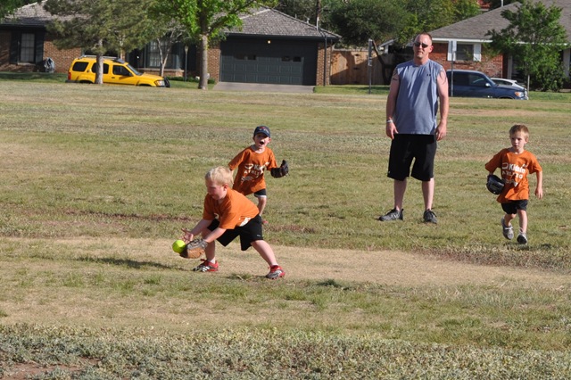 [05-09-11 Zane first tball 30[3].jpg]