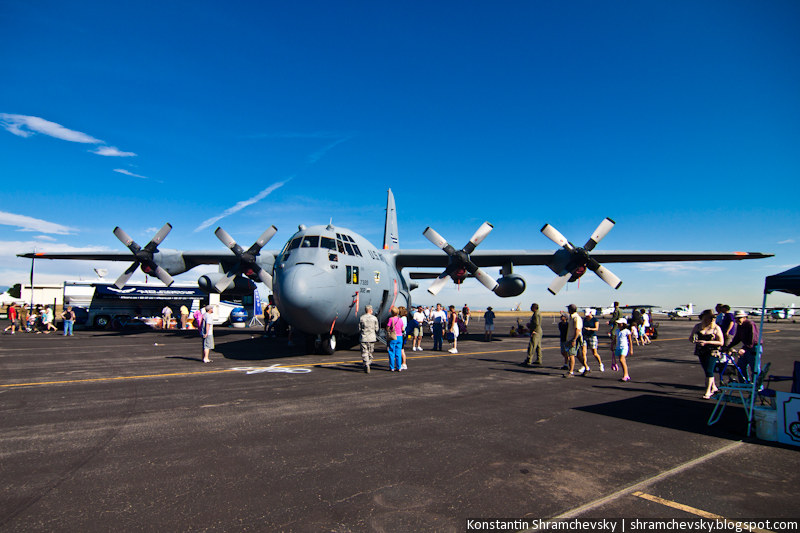 C-130 Hercules US Air Force four-engine turboprop military transport aircraft С-130 Геркулес Си Сто Тридцать ВВС США четырёхмоторный турбопропеллерный военный транспортный самолет