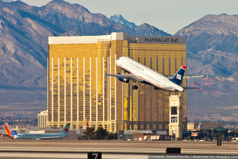 USA Nevada Las Vegas McCarran International Airport Mandalay Bay US Airways Boeing 737 taking off США Невада Лас Вегас Международный Аэропорт МакКарран Мандалай Бэй Ю Эс Эйрвейз Боинг 737 Взлёт