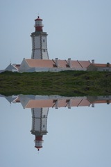 farol reflectido em baixo