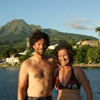 Weihnachtspose vor dem Mount Pele