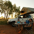 Auf diesem Rest-Platz haben wir nicht Schäfchen, sondern Road Trains gezählt.
