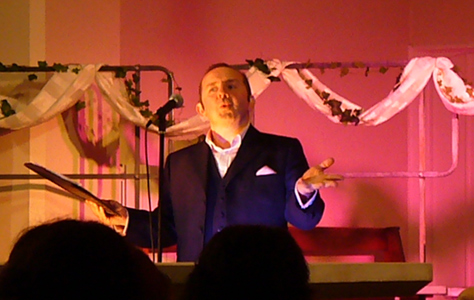 Event host, actor Terence Frisch.