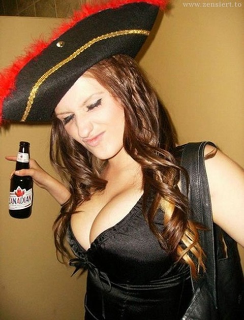 60 Hot Pirate Girl