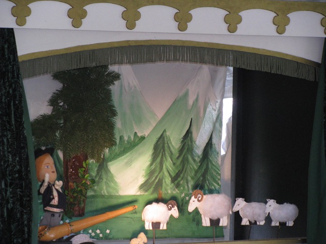 [puppet show opening scene[3].jpg]