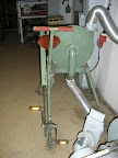 Wenn der Strom im Ernstfall ausfallen sollte, dann musste einer mit Muskelkraft den Belüftungsapperat bedienen! (Ein kleiner Generator war auch noch dran...)