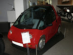 Dieses Elektroauto kam wohl ein paar Jahre zu früh auf den Markt (1998). Heute wäre es zwar voll im Trend dank Spritpreiserhöhungen, jedoch immernoch genauso hässlich wie damals.