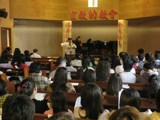 由連憲良老師、許怡芬老師帶來宮崎駿動畫配樂曲目，並獲得聽眾高度的回應呢!