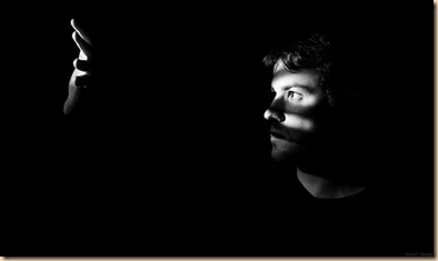 [Imagem: man%20in%20dark_thumb%5B2%5D.jpg]