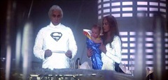 marlon-brando-lee-quigley-e-susannah-york-in-una-scena-di-superman-29348