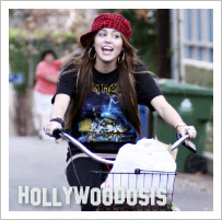 Metalera: Miley Cyrus afirma que es fanatica de Iron Maiden miley fan.jpg