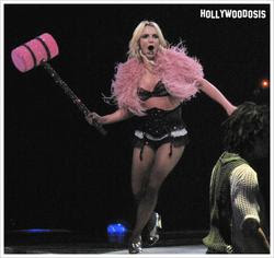 Britney Spears gira Circus Fotos, video y criticas del comienzo de gira de Britney Spears: Circus