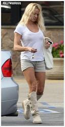 Pamela Anderson sin maquillaje y con pancita: ¿sexy o no? Pamela Anderson sin maquillaje y con pancita: ¿sexy o no?