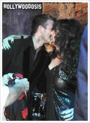 Cuando Posh no esta, David Beckham se rodea de mujeres