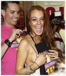 Lindsay Lohan no tiene corpiño, pero si tiene Milkshake propia Lindsay Lohan no tiene corpiño, pero si tiene Milkshake propia